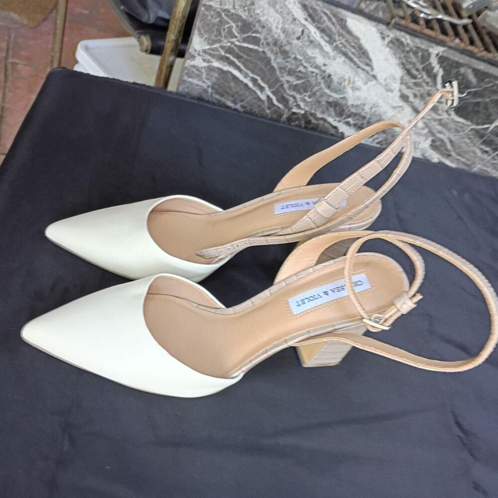 Chelsea & Violet Women's Cream Sandals
